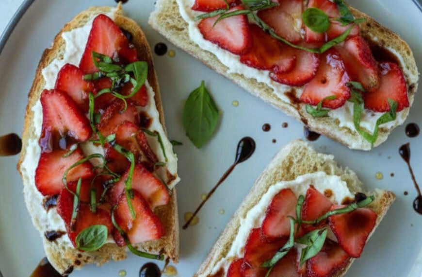 Easy Strawberry Ricotta Toast for Spring Breakfast