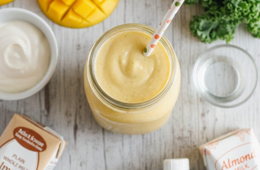 Refreshing Mango Pineapple Green Smoothie