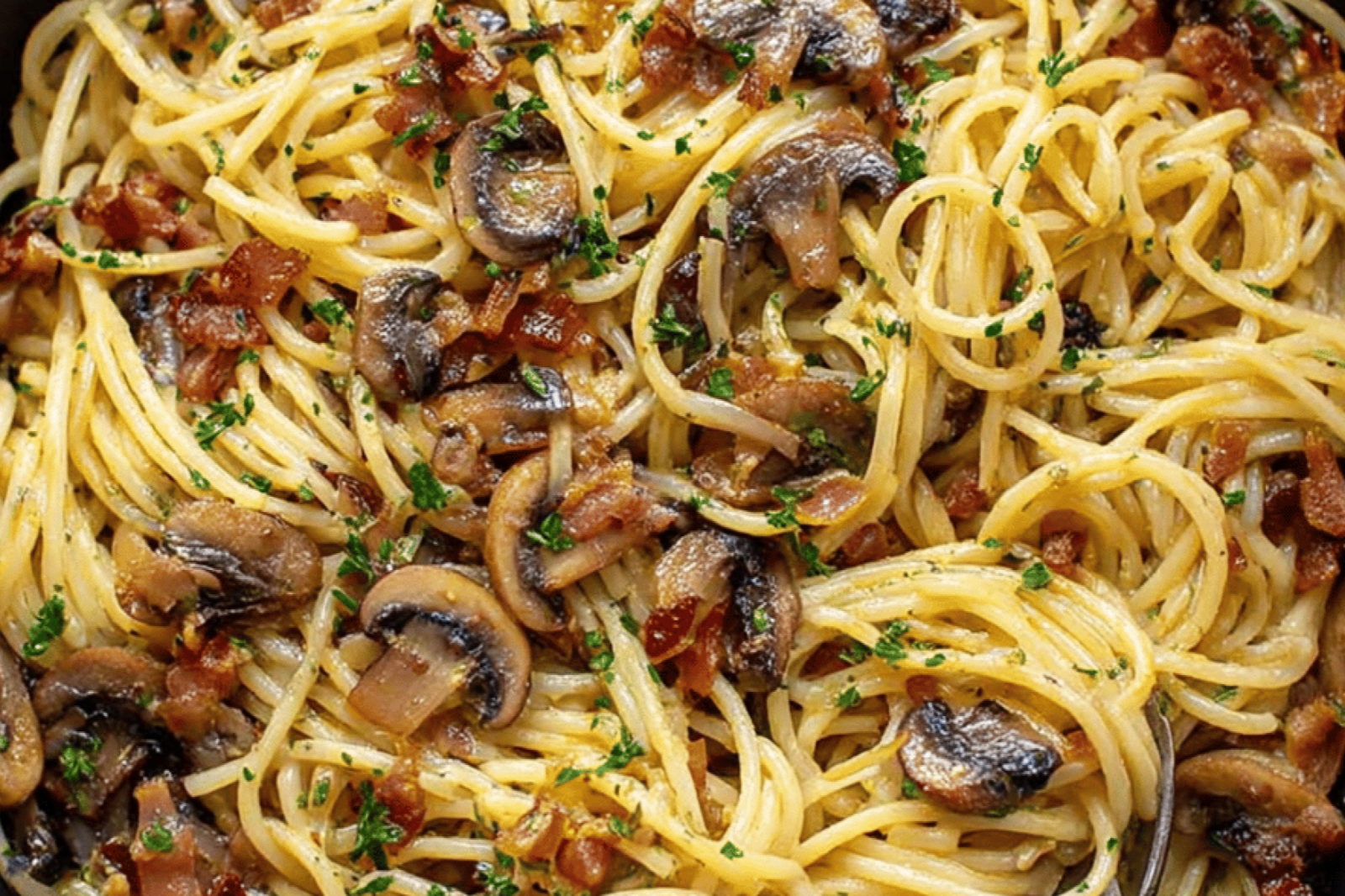 Creamy Mushroom Onion Bacon Carbonara