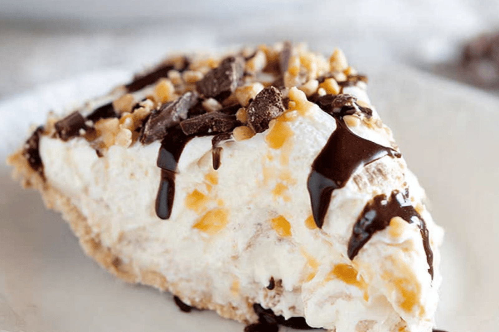 Easy No-Bake Vanilla Ice Cream Toffee Pie