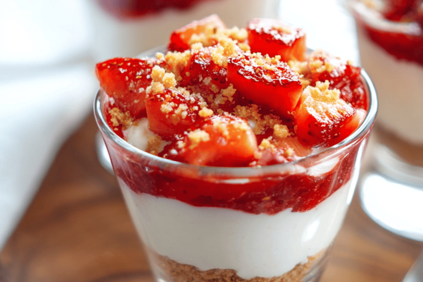 No Bake Strawberry Cheesecake Parfait Cups