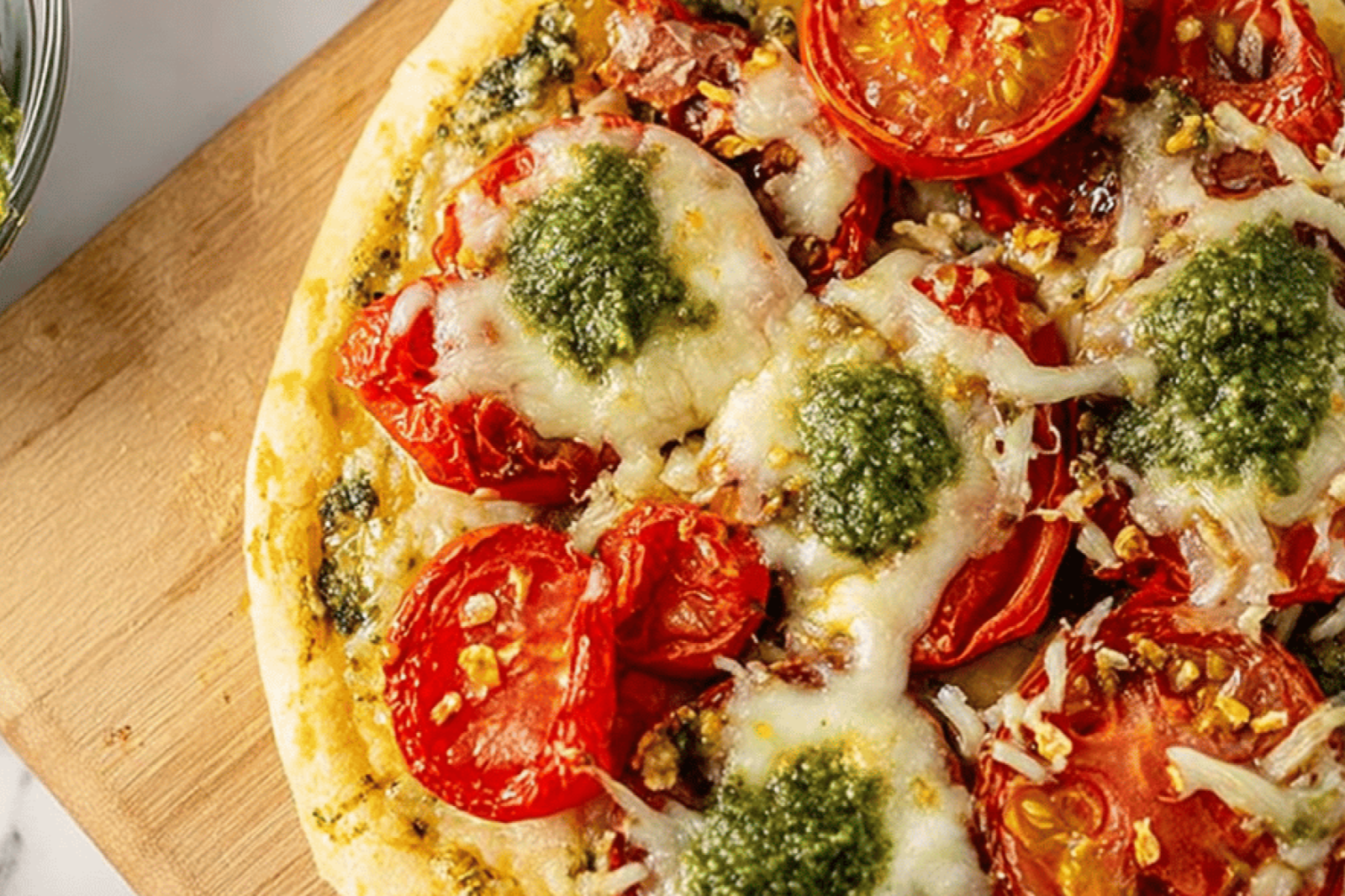 Pesto Tomato Pizza Delight