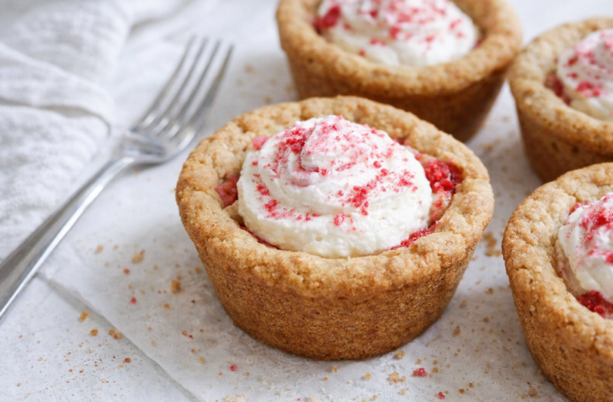 These raspberry cheesecake cookies have a creamy filling, a buttery cookie&hellip;