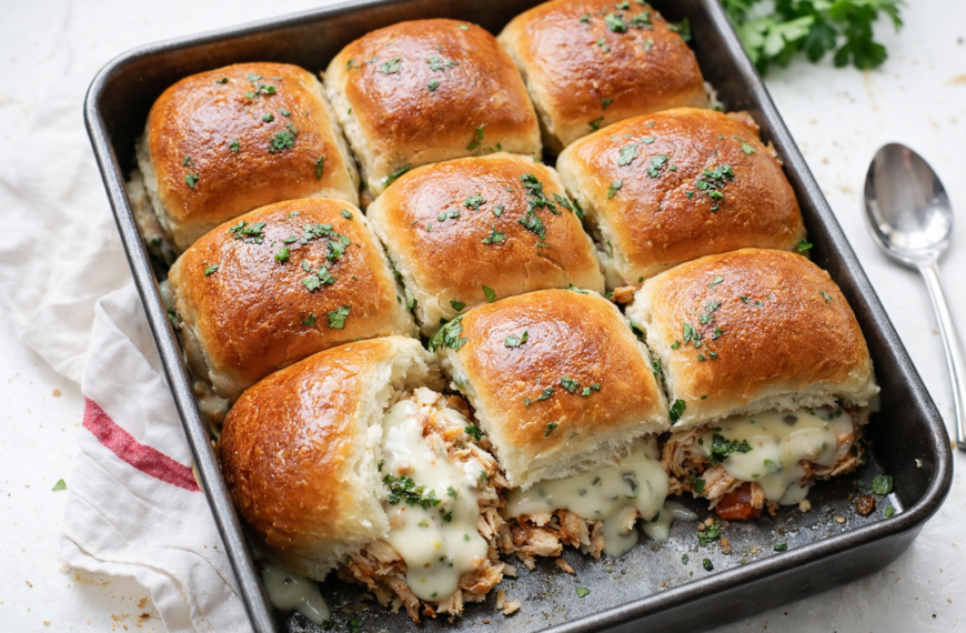 These cheesy garlic chicken sliders are a guaranteed hit, packed with&hellip;